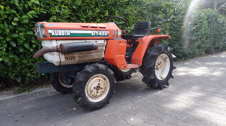 Kubota B1402